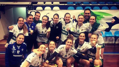 La plantilla del Club Balonmano Elche celebró en A Guarda su pase a la fase final de la Copa de la Reina 2019. BALONMANO