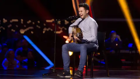 Vídeo: Kiko Peña canta ‘Lágrimas negras’ en las ‘Audiciones a ciegas’ Kiko Peña canta ‘Lágrimas negras’ en las ‘Audiciones a ciegas’ de ‘La Voz’
