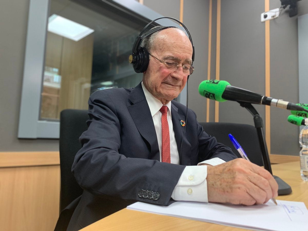 Ciudadanos pide el cese de Porras y Pomares; el alcalde dice que "no lo entiende" y apela a "la diferencia entre investigación e imputación" Ciudadanos pide el cese de Porras y Pomares; el alcalde dice que "no lo entiende" y apela a "la diferencia entre investigación e imputación"