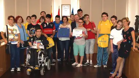 L´Ajuntament pretén ampliar el nombre de persones especialitzades perquè els jóvens tinguen continuitat en la seva educació. La intenció de l´Ajuntament és ampliar el personal per a què les persones majors de 21 anys no hajen d´abandonar la seva formació i assistència.