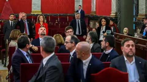 El presidente de la Generalitat, Quim Torra, y los 12 procesados por el 1-O El presidente de la Generalitat, Quim Torra, y los 12 procesados por el 1-O