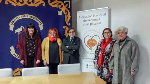 El médico de AP, clave para reforzar la educación sanitaria de los pacientes con epilepsia EN BUENAS MANOS