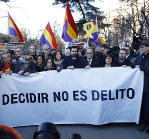 Protesta en los alrededores del Supremo por el juicio del 'procés' Protesta en los alrededores del Supremo por el juicio del 'procés'