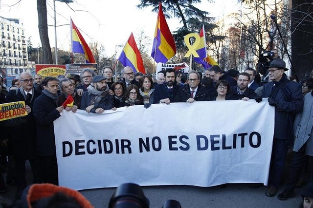 Los líderes soberanistas denuncian que el juicio del procés es "a la democracia" Los líderes soberanistas denuncian que el juicio del procés es "a la democracia"