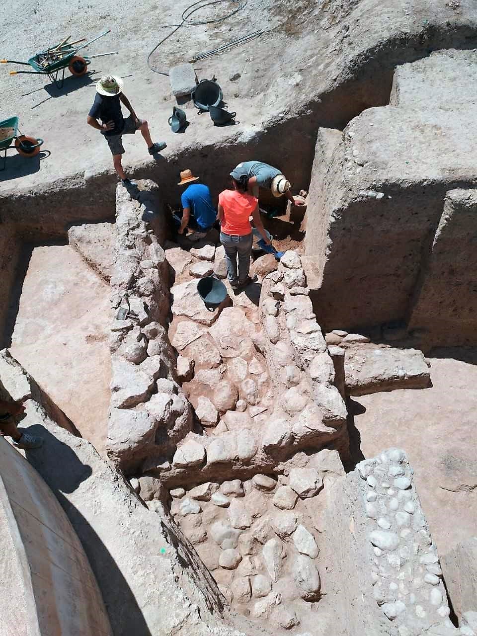 El Yacimiento de La Alcudia: la tierra que nos dió a la Dama de Elche El Yacimiento de La Alcudia: la tierra que nos dió a la Dama de Elche