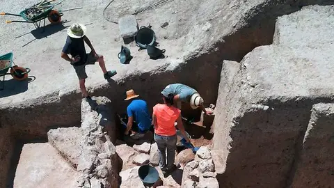 Trabajos arqueológicos en el Yacimiento Arqueológico de La Alcudia de Elche Trabajos arqueológicos en el Yacimiento Arqueológico de La Alcudia de Elche