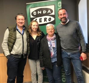 Los cocineros Koldo Royo y Margalida Alemany en compañía de José Luis Mateo y Elka Dimitrova en Onda Cero Mallorca. Los cocineros Koldo Royo y Margalida Alemany en compañía de José Luis Mateo y Elka Dimitrova en Onda Cero Mallorca.