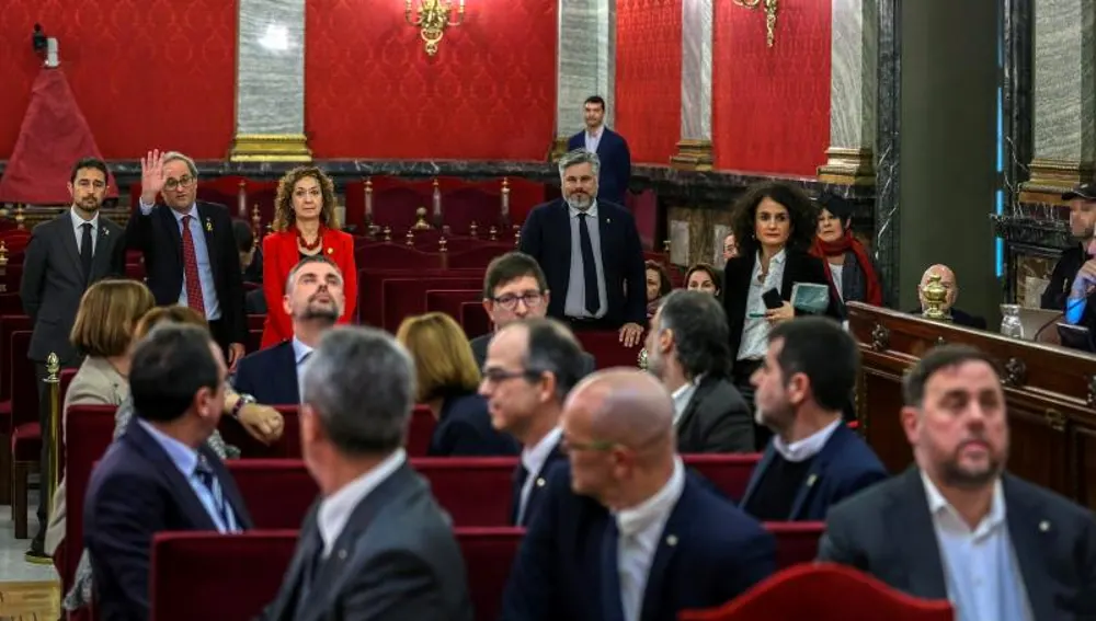 Oriol Junqueras no saluda a Quim Torra durante el juicio del procés