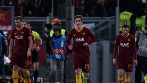 Zaniolo celebra uno de sus dos goles ante el Oporto