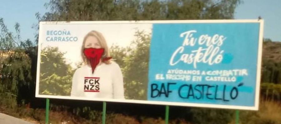 Pintadas en las vallas de "Tú eres Castellón" del PP. Pintadas en las vallas de "Tú eres Castellón" del PP.