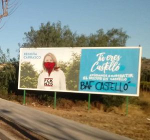 Pintadas en las vallas de "Tú eres Castellón" del PP. Pintadas en las vallas de "Tú eres Castellón" del PP.