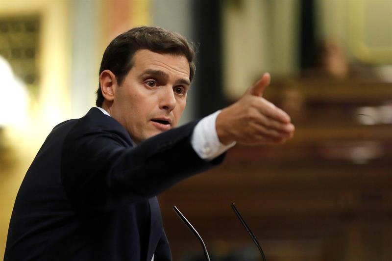 Albert Rivera: "Lamento que el PP haya roto el acuerdo y haya decidido proteger a los imputados" Albert Rivera: "Lamento que el PP haya roto el acuerdo y haya decidido proteger a los imputados"