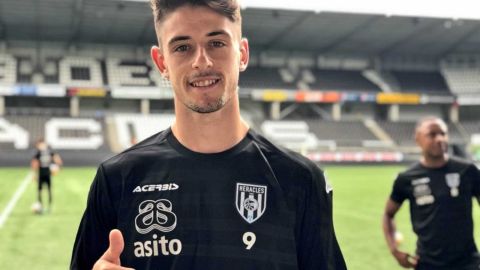 Adri&aacute;n Dalmau, delantero del Heracles. 