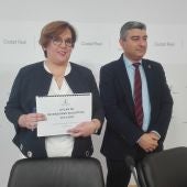 Olmedo y Navarro durante la presentación del II Plan de Inversiones Educativas de CLM