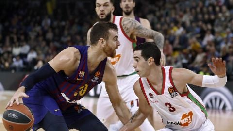Victor Claver, en acci&oacute;n ante el Baskonia