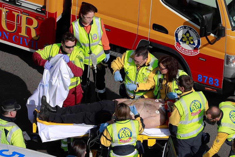 Muere un hombre de unos 60 años al ser atropellado por un autobús de la EMT en Madrid Muere un hombre de unos 60 años al ser atropellado por un autobús de la EMT en Madrid