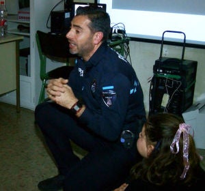 Pascual David Muñoz dando clases de formación vial a niños de un colegio de Jumilla Pascual David Muñoz dando clases de formación vial a niños de un colegio de Jumilla
