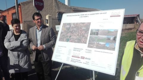 Zamora y Cabalero han presentado las obras de arreglo de la traves&iacute;a de Valverde 