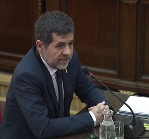 Jordi Sánchez admite que convocó el 20-S frente a Economía para "protestar pacíficamente" contra los registros y no para impedirlos Jordi Sánchez admite que convocó el 20-S frente a Economía para "protestar pacíficamente" contra los registros y no para impedirlos