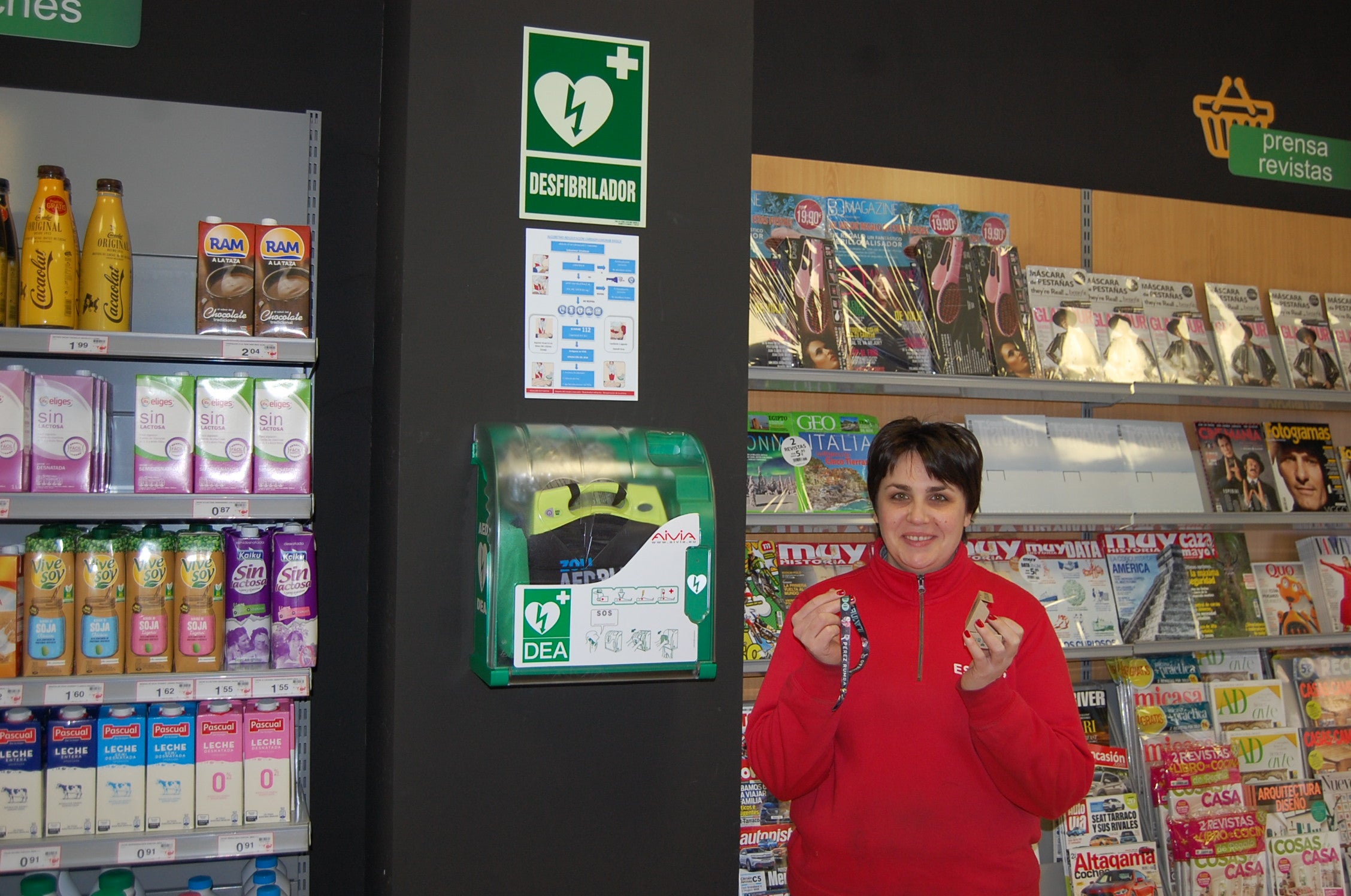 Instalado el primer desfibrilador de la campaña Latexando en Estaciones de Servicio Pérez Rumbao Instalado el primer desfibrilador de la campaña Latexando en Estaciones de Servicio Pérez Rumbao
