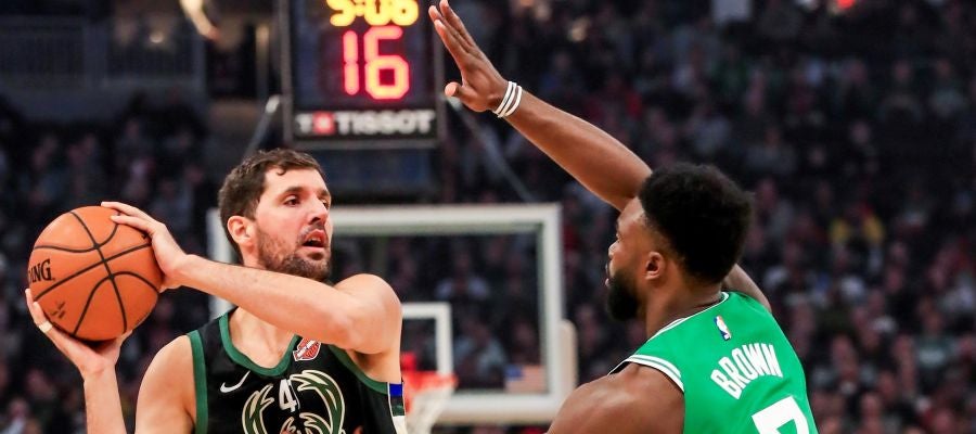 Mirotic, en su primer partido con los Milwaukee Bucks Mirotic, en su primer partido con los Milwaukee Bucks