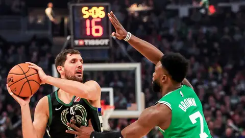 Mirotic, en su primer partido con los Milwaukee Bucks Mirotic, en su primer partido con los Milwaukee Bucks