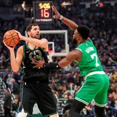 Mirotic, en su primer partido con los Milwaukee Bucks Mirotic, en su primer partido con los Milwaukee Bucks