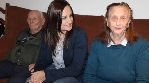 Prado Z&uacute;&ntilde;iga, durante una visita a una residencia de mayores