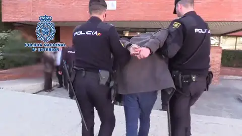 Detenido tras descuartizar a su madre en Madrid Detenido tras descuartizar a su madre en Madrid
