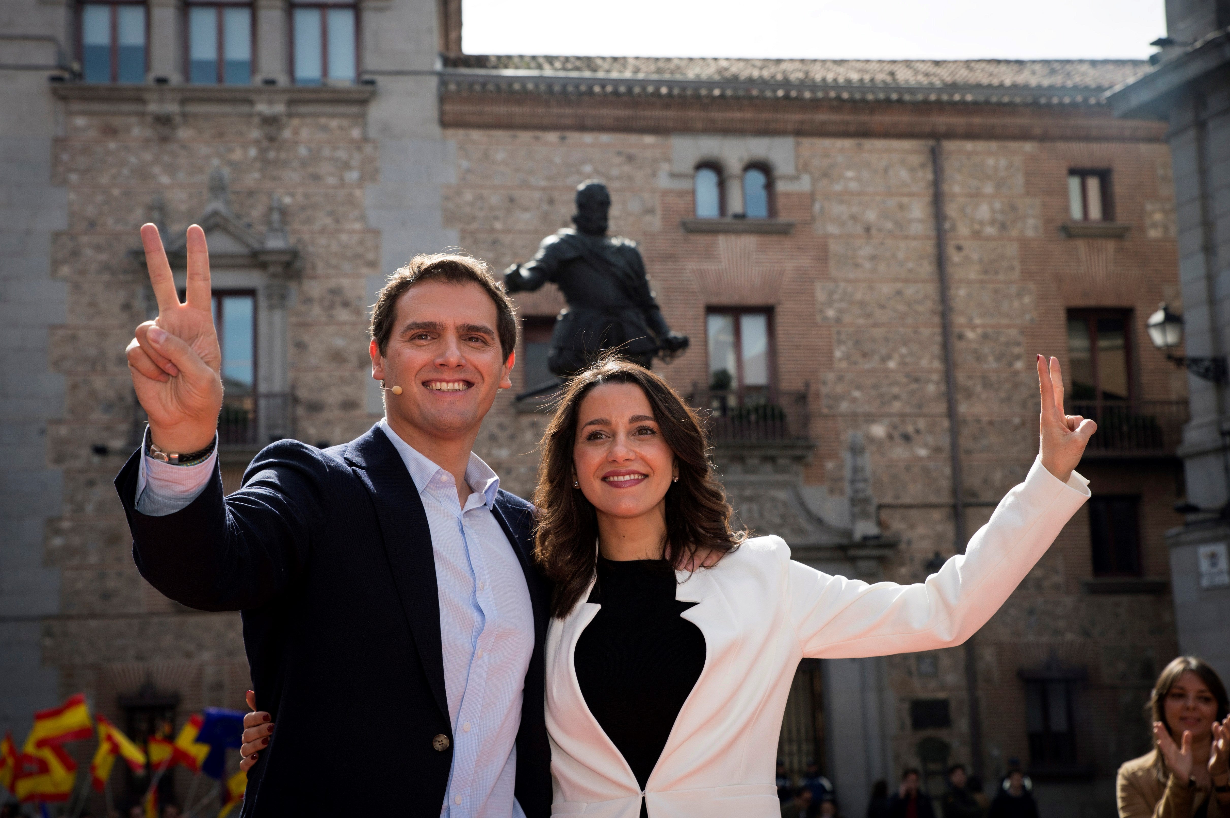 Ciudadanos lanza un concurso para irse de cañas con Arrimadas y Toni Roldán Ciudadanos lanza un concurso para irse de cañas con Arrimadas y Toni Roldán