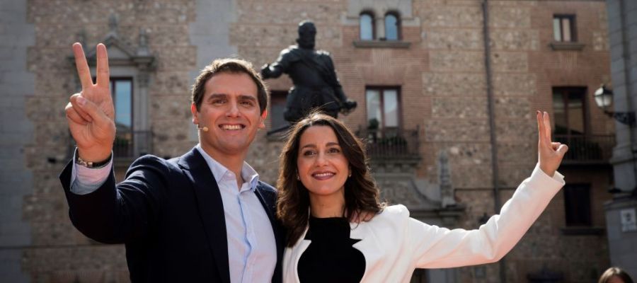 Noticias fin de semana (23-02-19) Inés Arrimadas anuncia su candidatura a las primarias de Ciudadanos por Barcelona para las generales del 28A Noticias fin de semana (23-02-19) Inés Arrimadas anuncia su candidatura a las primarias de Ciudadanos por Barcelona para las generales del 28A