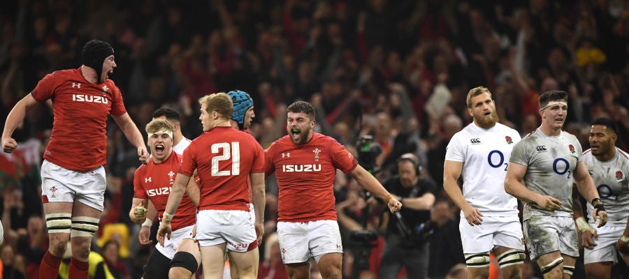 Los jugadores de Gales celebran el triunfo ante Inglaterra Los jugadores de Gales celebran el triunfo ante Inglaterra