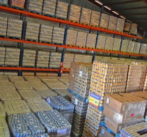 Los productos están almacenados en el Banco de Alimentos para su reparto Los productos están almacenados en el Banco de Alimentos para su reparto