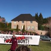 Arrimadas frente a la casa de Puigdemont en Waterloo: "No hay rincón en Europa al que separatismo nos diga no podemos ir"