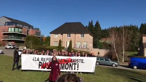Arrimadas frente a la casa de Puigdemont en Waterloo: "No hay rincón en Europa al que separatismo nos diga no podemos ir" Arrimadas frente a la casa de Puigdemont en Waterloo: "No hay rincón en Europa al que separatismo nos diga no podemos ir"