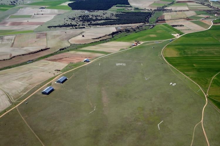 Mueren dos personas al estrellarse una avioneta en Corral de Ayllón, en Segovia Mueren dos personas al estrellarse una avioneta en Corral de Ayllón, en Segovia