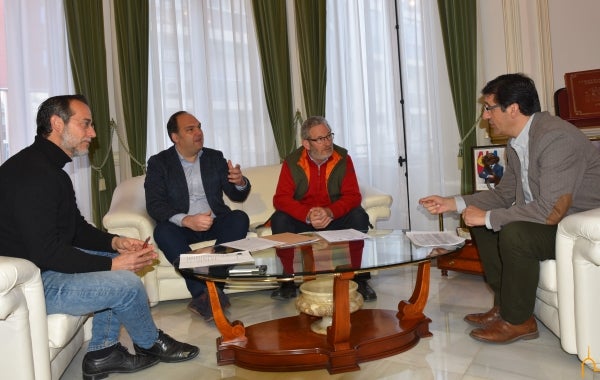 La Diputación se compromete a contratar con empresas que respeten los derechos de sus trabajadores La Diputación se compromete a contratar con empresas que respeten los derechos de sus trabajadores
