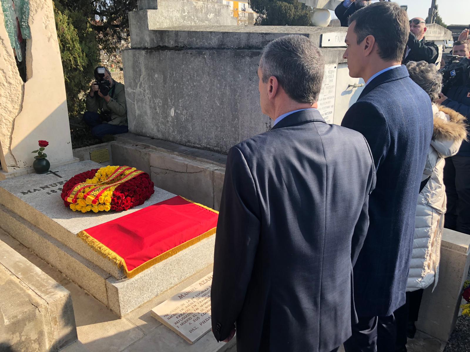 Sánchez visita las tumbas de Manuel Azaña y de Antonio Machado como homenaje al exilio español en Francia Sánchez visita las tumbas de Manuel Azaña y de Antonio Machado como homenaje al exilio español en Francia