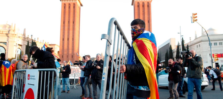 Los CDR cortan el tráfico en protesta por la presencia del Rey en Barcelona Los CDR cortan el tráfico en protesta por la presencia del Rey en Barcelona