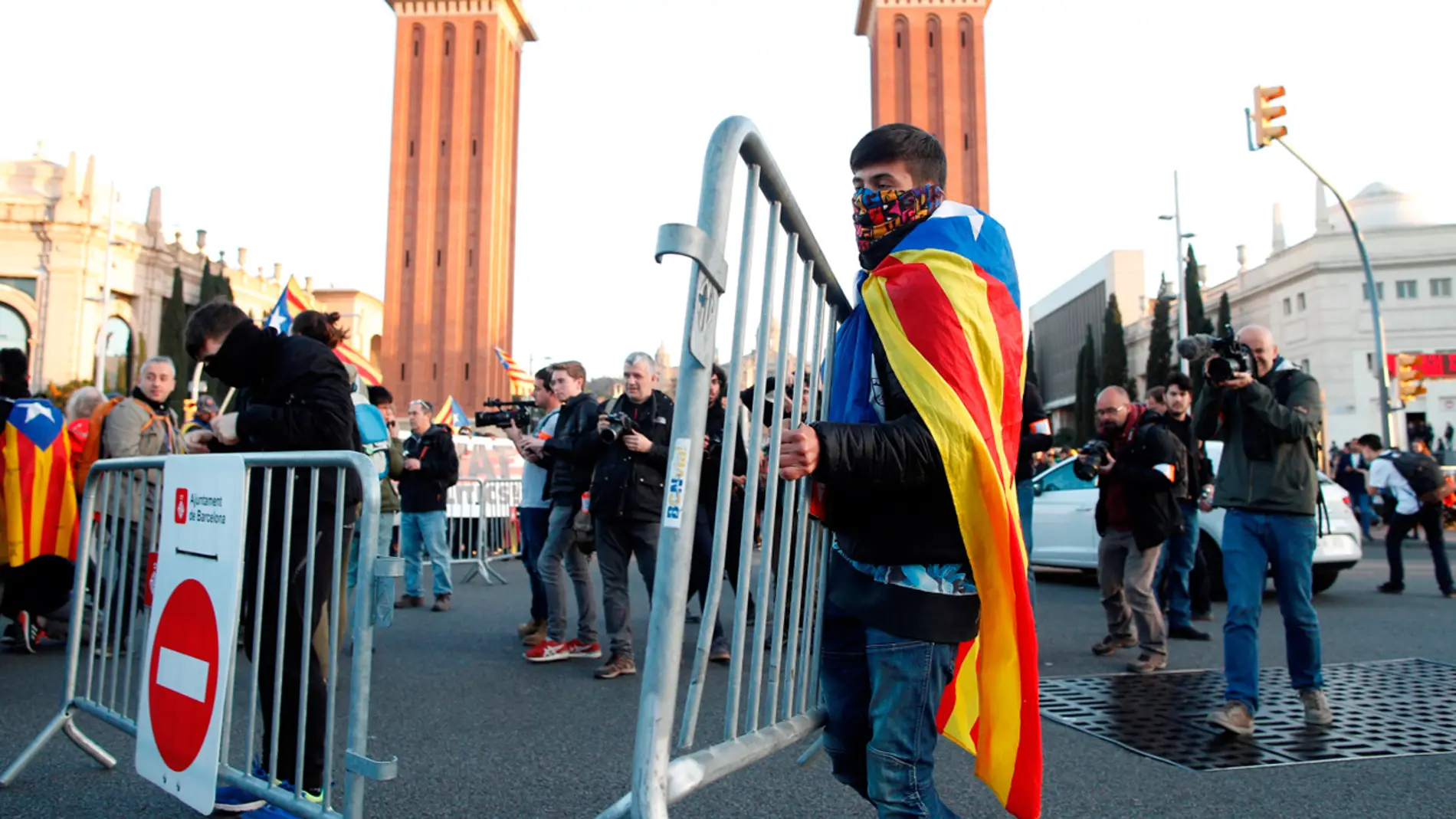 Los CDR cortan el tráfico en protesta por la presencia del rey en Barcelona