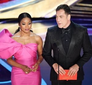 Angela Bassett y Javier Bardem en los Oscar 2019 Angela Bassett y Javier Bardem en los Oscar 2019