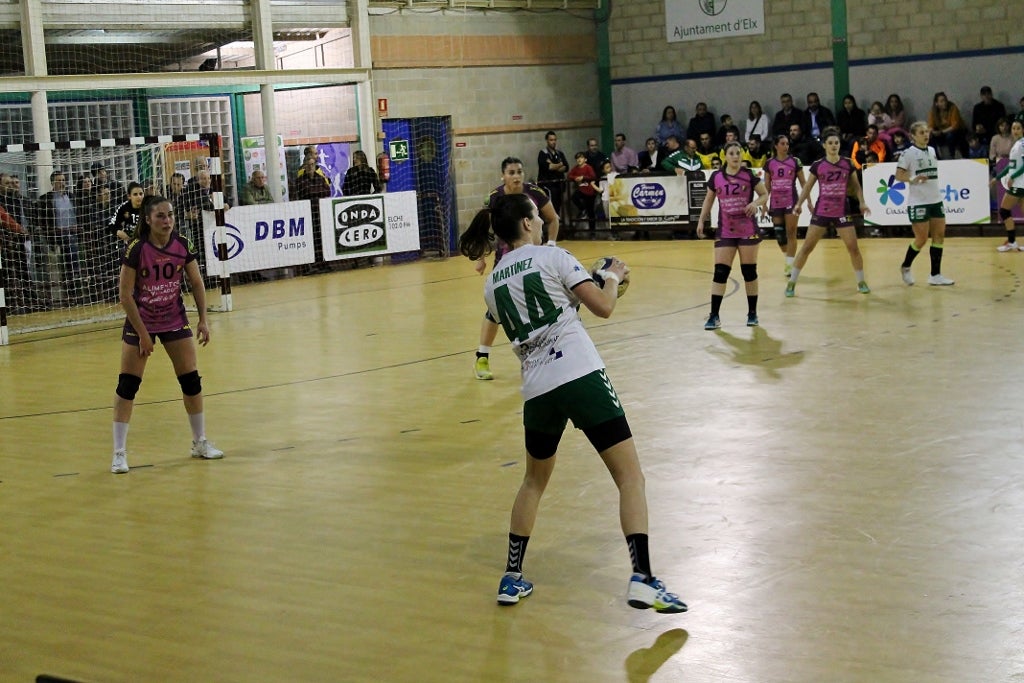 El Elche Mustang vuelve a ganar y asciende al tercer puesto de la Liga Guerreras Iberdrola El Elche Mustang vuelve a ganar y asciende al tercer puesto de la Liga Guerreras Iberdrola