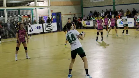 Ana Martínez destacó, una vez más, en las filas del Club Balonmano Elche Mustang. BALONMANO