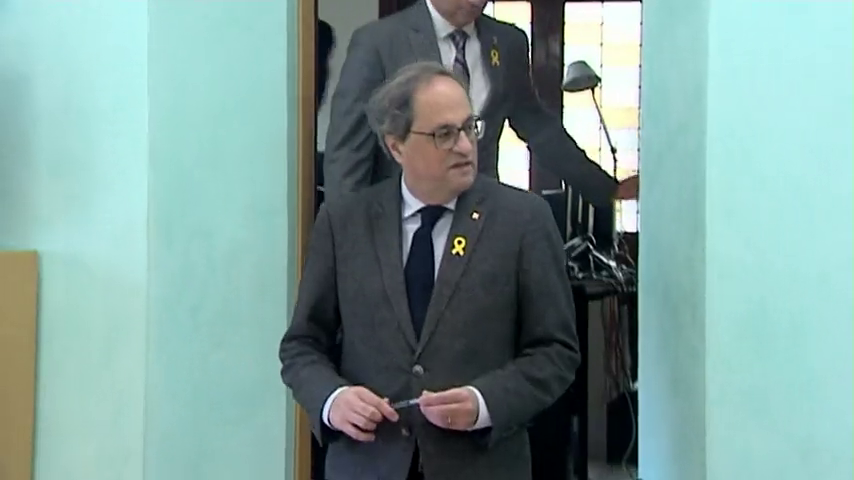 La JEC da un plazo máximo a Torra de 48 horas para que retire lazos amarillos y estaladas de los edificios públicos La JEC da un plazo máximo a Torra de 48 horas para que retire lazos amarillos y estaladas de los edificios públicos