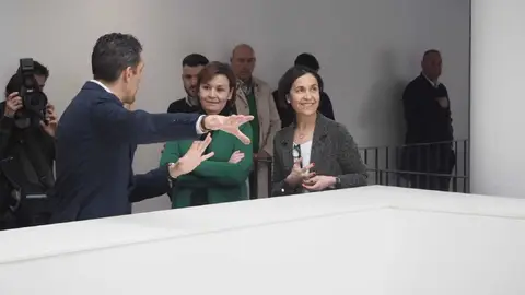 Visita al nuevo edificio administrativo del Principado en Gijón Carmen Moriyón y Dolores Carcedo