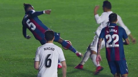 La pol&eacute;mica jugada del penalti pitado sobre Casemiro
