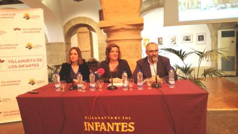 Patricia Franco ha presentado en Infantes el proyecto de la nueva hospeder&iacute;a