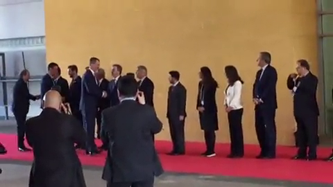 VÍDEO | El nuevo desplante de Torra y Colau al Rey Felipe en el Mobile World Congress VÍDEO | El nuevo desplante de Torra y Colau al Rey Felipe en el Mobile World Congress