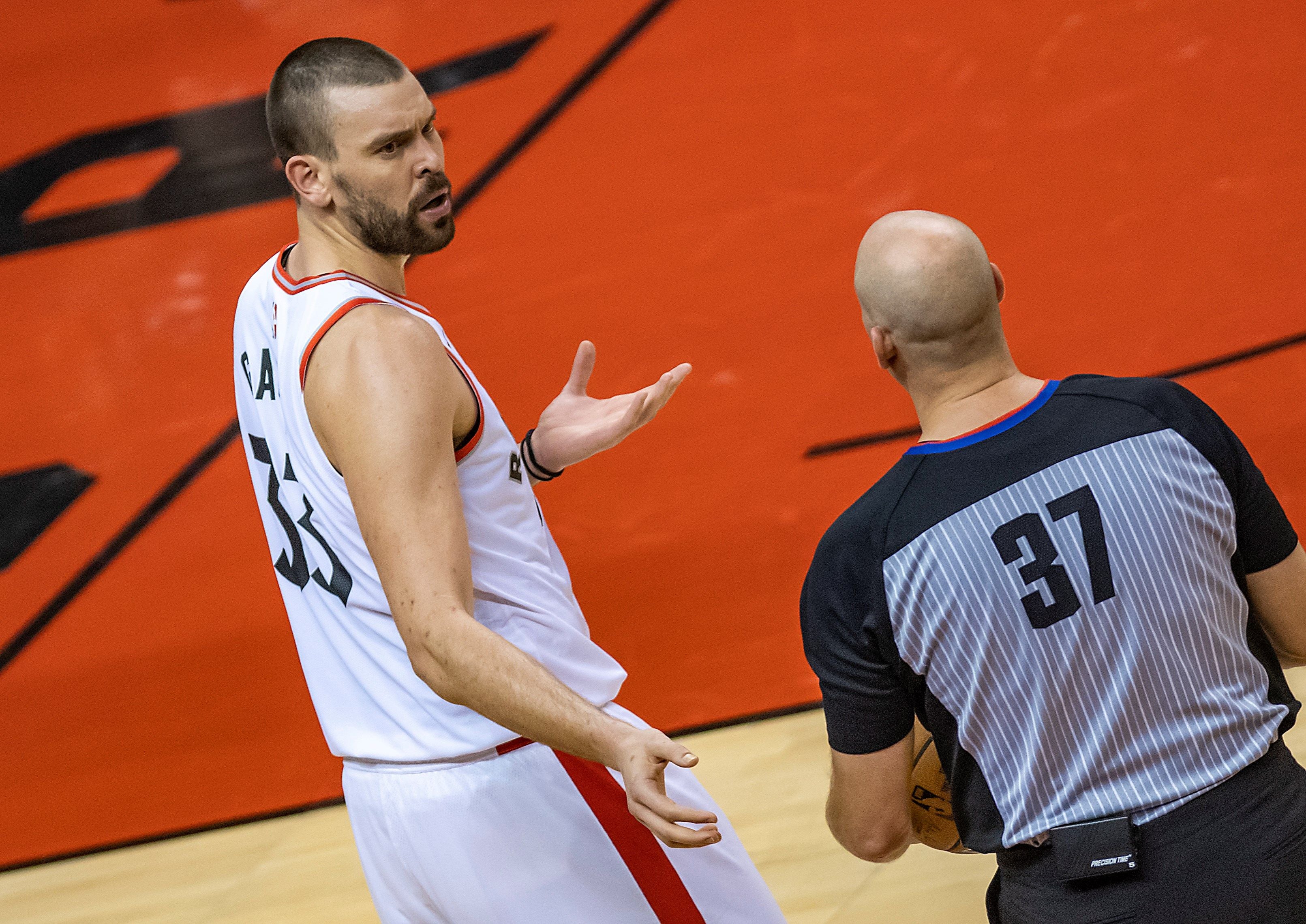 Amargo debut como titular de Marc Gasol en la derrota de los Raptors ante los Magic Amargo debut como titular de Marc Gasol en la derrota de los Raptors ante los Magic