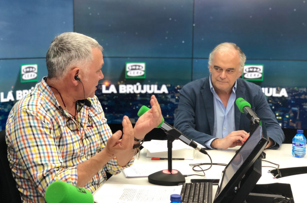 González Pons: "Hay que evitar una guerra civil en Venezuela, Maduro no confía en el Ejército y está armando a colectivos chavistas" González Pons: "Hay que evitar una guerra civil en Venezuela, Maduro no confía en el Ejército y está armando a colectivos chavistas"